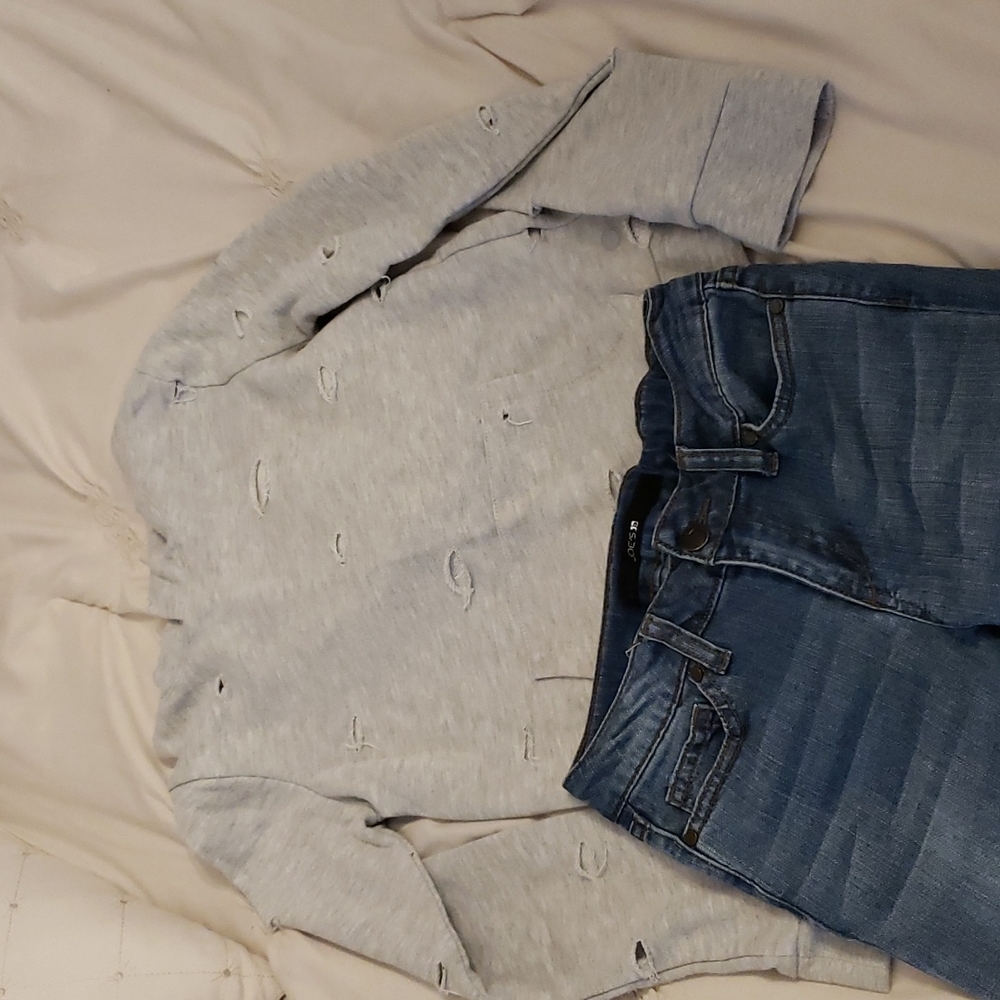 GIRLS OUTFIT! Jeans and Hoody